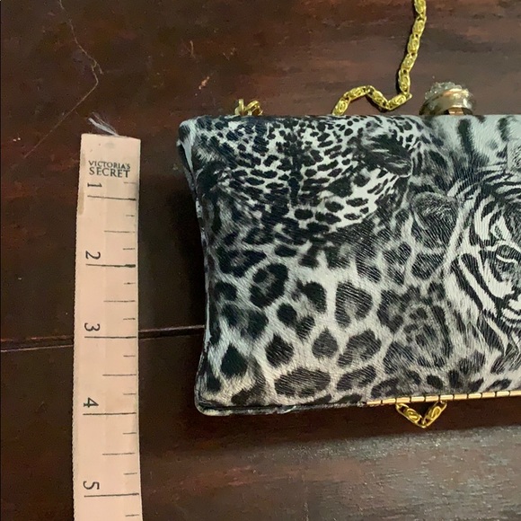 NWT clutch snow leopard w/cat print jeweled close - Picture 7 of 7